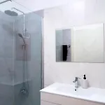 公寓 Apartment, 10 Mins Walk To *