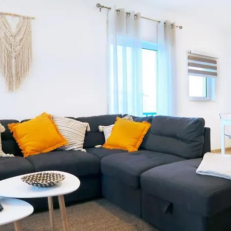 Apartment, 10 Mins Walk To * 阿尔布费拉