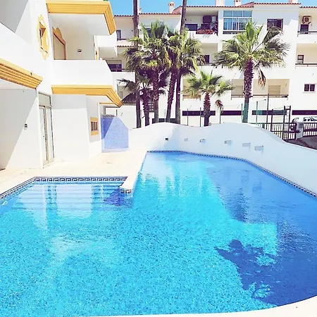 Apartment, 10 Mins Walk To * Αλμπουφέιρα