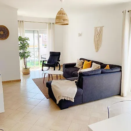 Διαμέρισμα Apartment, 10 Mins Walk To *