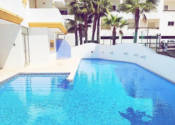 Apartment, 10 Mins Walk To * Albufeira