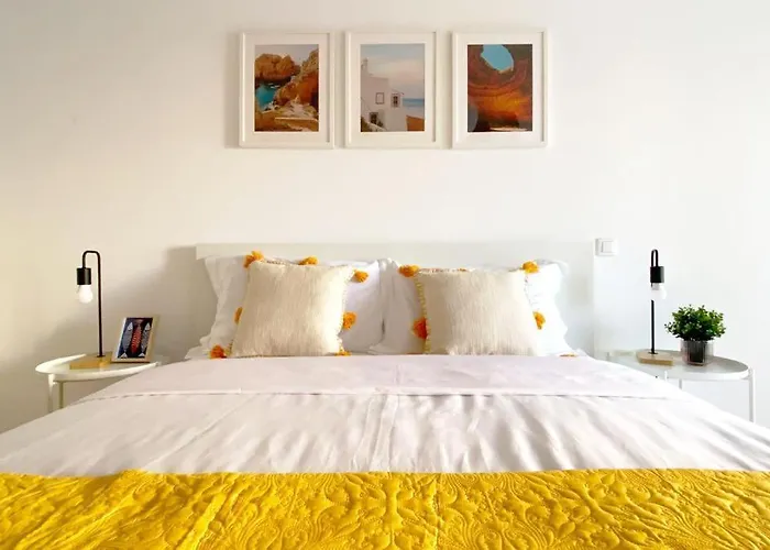 Apartment, 10 Mins Walk To * Albufeira