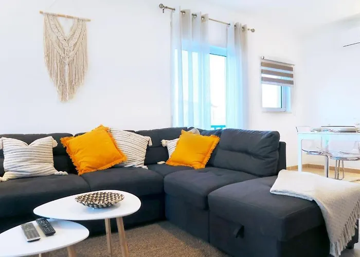 Apartment, 10 Mins Walk To * Albufeira