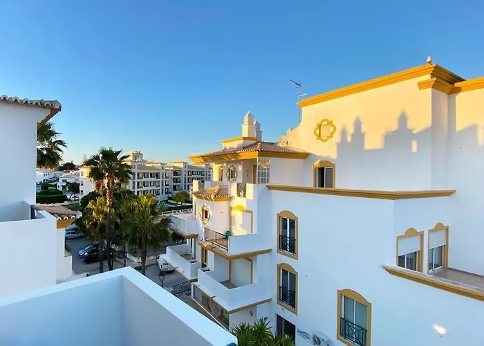 Apartment, 10 Mins Walk To