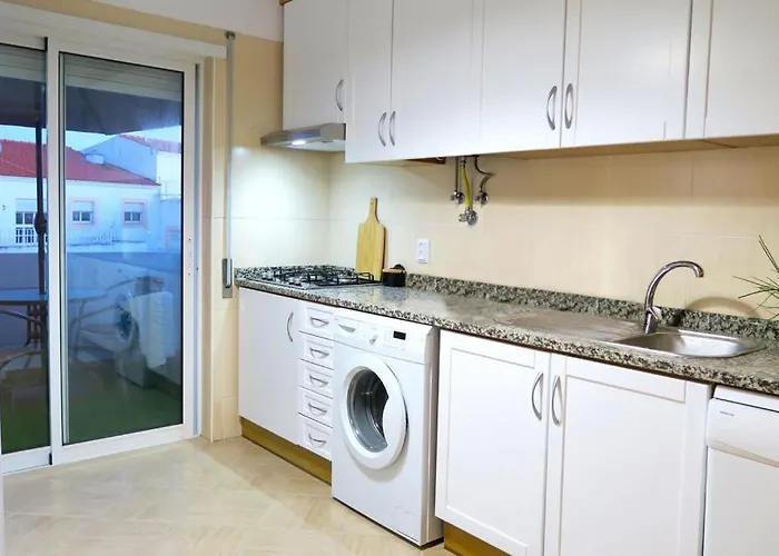 Apartment, 10 Mins Walk To Lägenhet