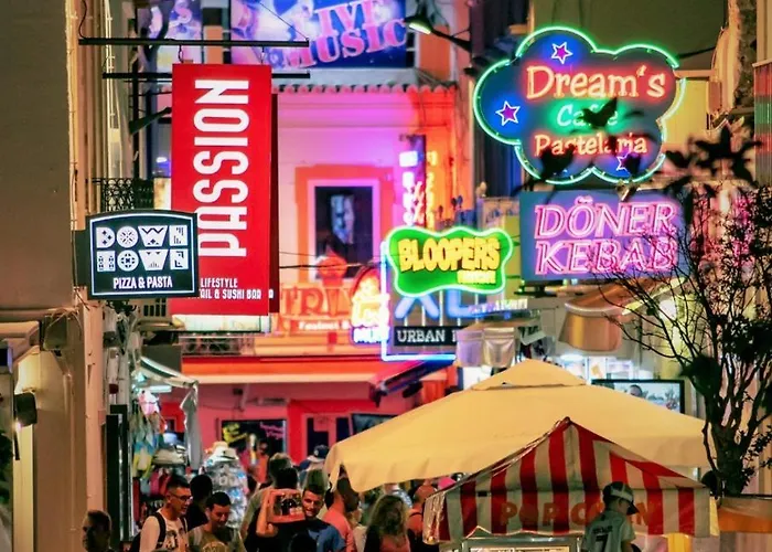 Apartment, 10 Mins Walk To Lägenhet