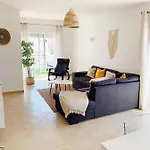 Apartamento Apartment, 10 Mins Walk To *